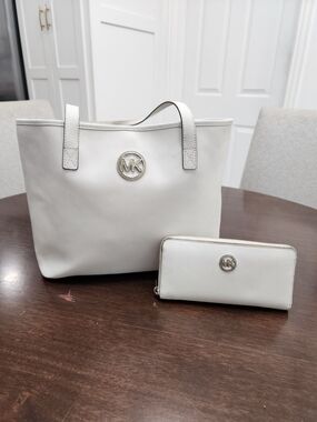 Michael Kors White Tote Bag with Matching Wallet